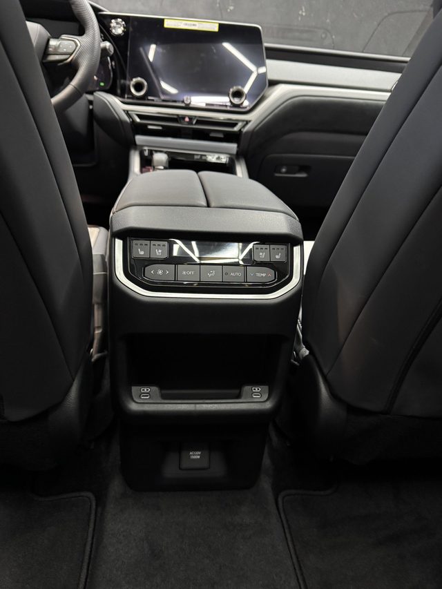Lexus TX 500h — фото 27 из 35