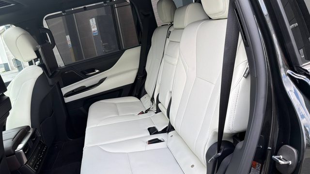 Lexus LX 600 — фото 21 из 27