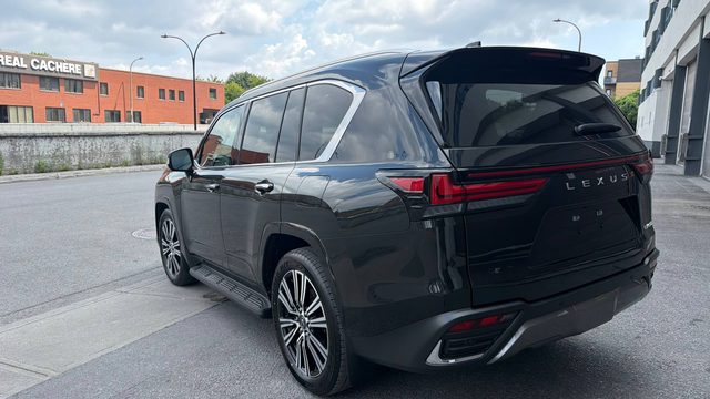 Lexus LX 600 — фото 7 из 27