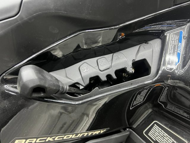 2026 CAN-AM OUTLANDER MAX BACKCOUNTRY 1000R — фото 14