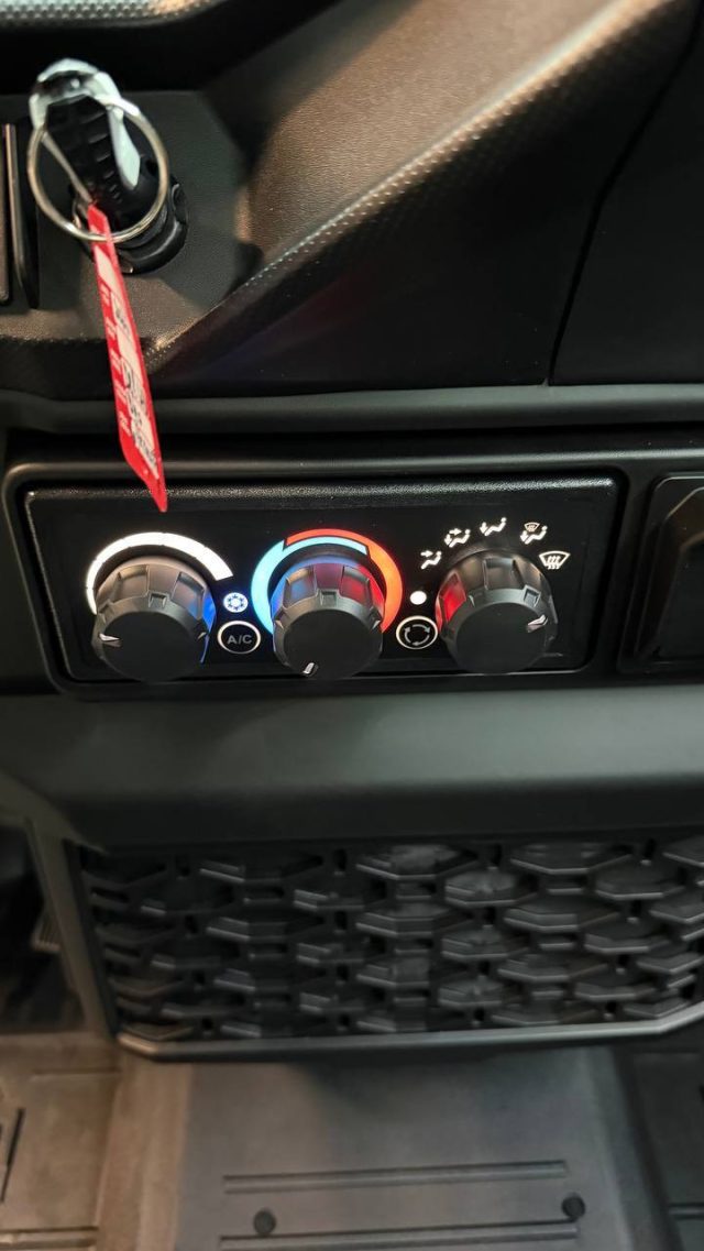 Can-Am Defender LIMITED CAB HD11 — photo 15 of 23, VIN …001775