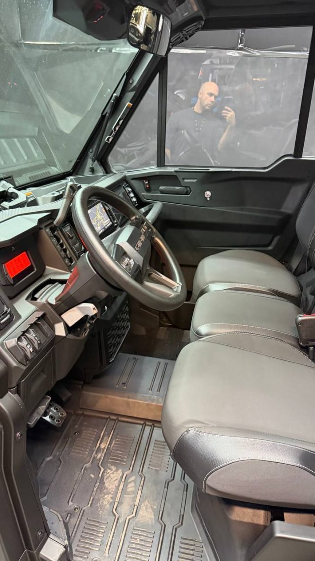 Can-Am Defender LIMITED CAB HD11 — photo 17 of 23, VIN …001775