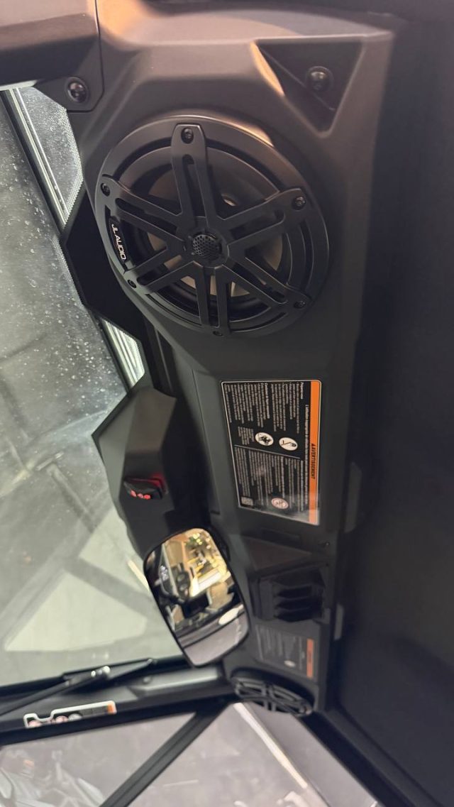Can-Am Defender LIMITED CAB HD11 — photo 19 of 23, VIN …001775