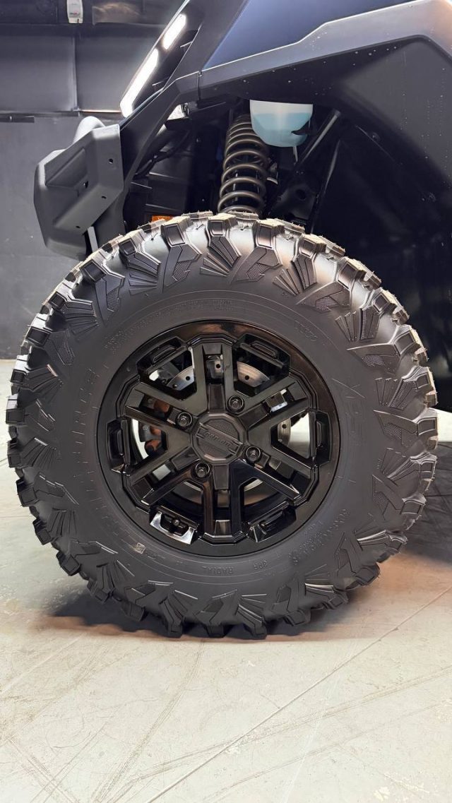 Can-Am Defender LIMITED CAB HD11 — photo 21 of 23, VIN …001775