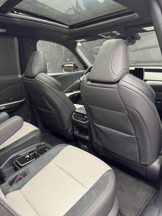 2025 LEXUS TX 500H — фото 31