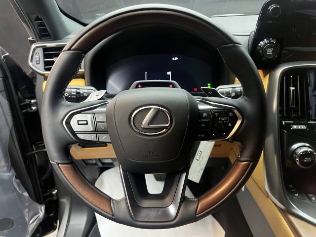 2026 LEXUS LX 600 — фото 17